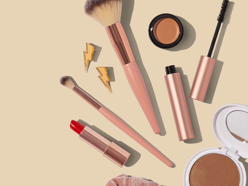 Natural makeup look with brushes
